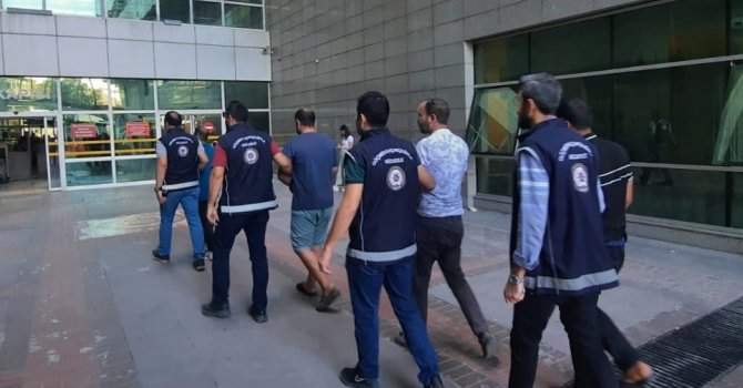 Mersin’de kaçak göçmen operasyonu: 14’ü deport edildi, 4 şüpheli tutuklandı