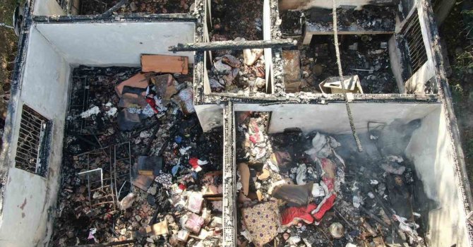 Evi küle döndü, çaresizlik içinde izledi: "Gözümün önünde 10 dakikada çöktü, televizyon izler gibi izledim"