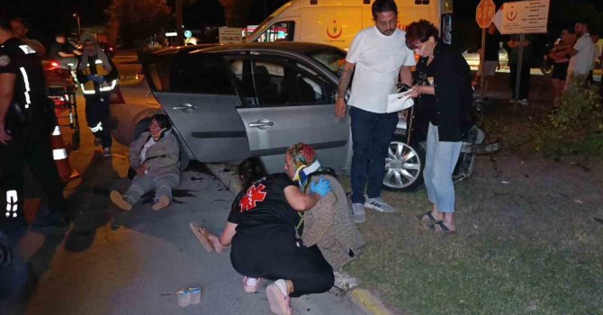 Ortalık savaş alanına döndü, 2 araçtaki 6 kişi yaralandı