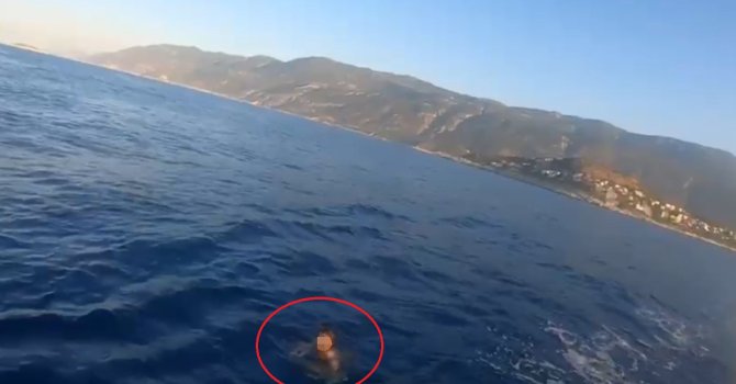 Hapis cezası ile aranıyordu, Yunan adasına yüzerek kaçmaya çalışırken yakalandı