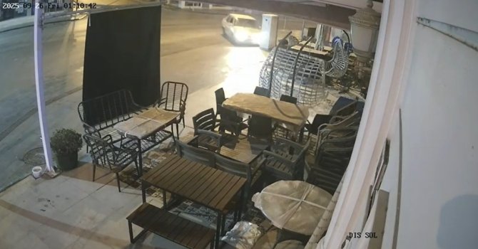 Antalya’da dikkatsiz sürücünün kaza anı kamerada