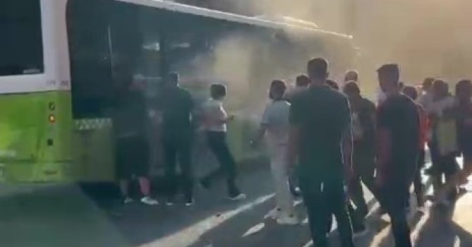 Adana Büyükşehir Belediyesi otobüsünde yangın paniği