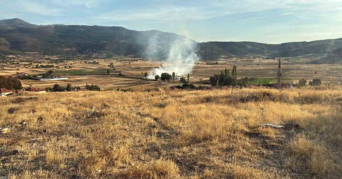 Yeşilova’da arazi yangını