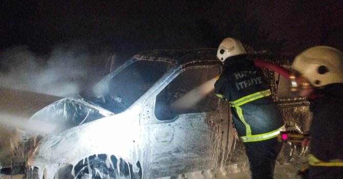 Hatay’da yanan araç kullanılmaz hale geldi