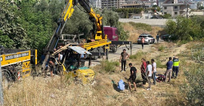 Antalya’da devrilen forkliftin altında kalan sürücü hayatını kaybetti