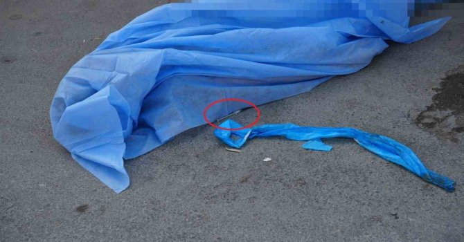 Sokak ortasında yanında şırıngayla ölü bulundu