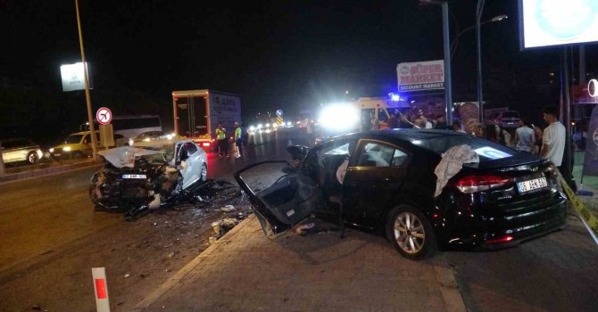 Antalya’da karayolunu savaş alanına çeviren feci kaza: 2 ölü, 2 yaralı