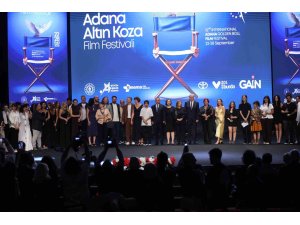 ‘O Da Bir Şey Mi’ Altın Koza’ya damga vurdu: 8 ödül birden aldı