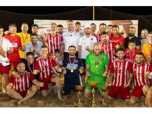 TFF Plaj Futbolu Ligi Manavgat etabında şampiyon Çimhan Sarılarspor oldu