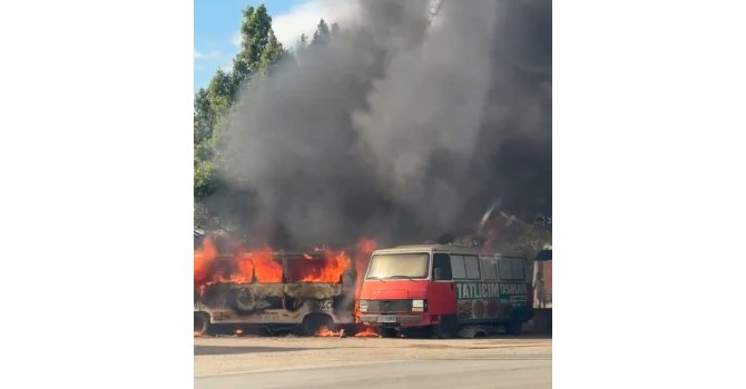 Tatlıcı aracı alevlere teslim oldu