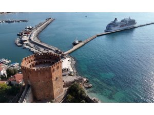 445 yolcu 362 mürettebatlı kruvaziyer Alanya iskelesine ulaştı