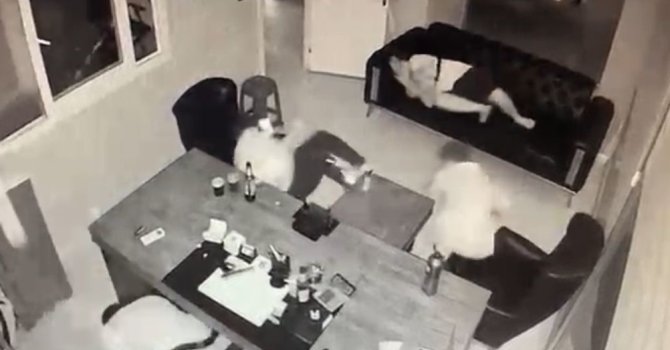 Kıskançlık yüzünden tetikçi tutmuş: Kurşunlar havada gezdi, içerde olanlar panik yaşadı