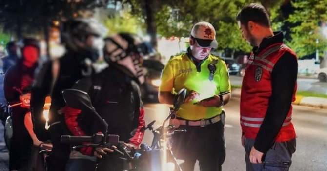 Isparta’da vatandaşların huzurunu bozan araçlar trafikten men edildi