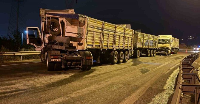Zincirleme tır kazasında: 1 sürücü yaralandı