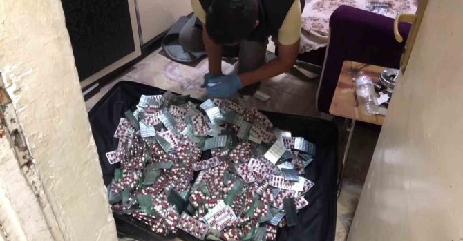 10 bin adet uyuşturucu hapla yakalandılar: "Uyuşturucu satmıyoruz" savunması yaptılar