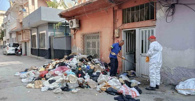 Adana’da çöp evden 2 kamyonet atık çıktı