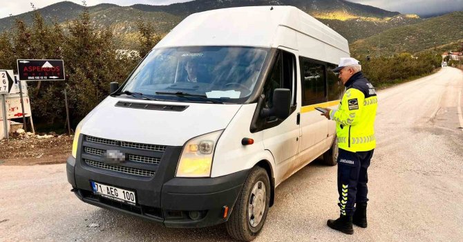 Eğirdir’de kurallara uymayan 2 işçi servisine cezai işlem uygulandı