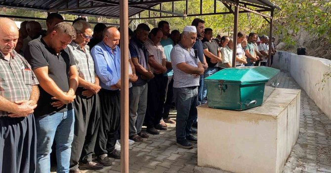 Mutluluklarından geriye fotoğraflar kaldı: Talihsiz kazalar geçirip ölen genç toprağa verildi