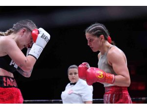 ALKÜ’lü öğrenci dünya şampiyonunu yendi, altın kemerin sahibi oldu