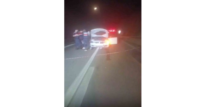 Otomobil, park halindeki kamyona çarptı: 1 ölü, 1 yaralı