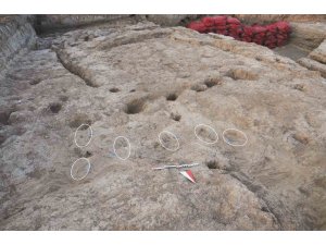 Hatay’da 7 bin 200 yıl öncesine ait 5 insan ayak izi keşfedildi