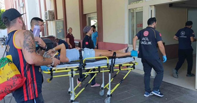 Antalya’da motosiklet devrildi: 2 Hollandalı turist yaralandı