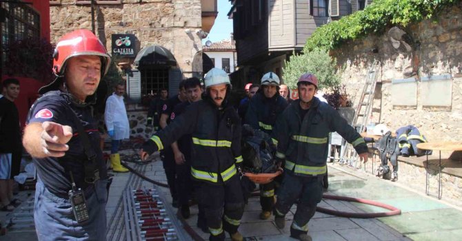 Kaleiçi’nde 2 kişinin öldüğü otel yangını davasında bilirkişi raporu beklenecek