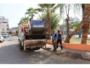 Akdeniz’de çöp konteynerleri dezenfekte ediliyor