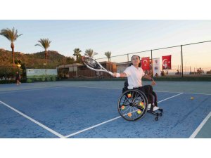 Alanya’da tenis ile yeni başlangıçlar projesi tanıtıldı