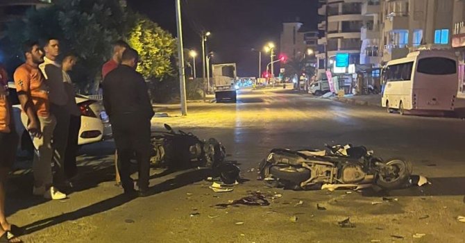 Motosikletler kafa kafaya çarpıştı: 2 ölü