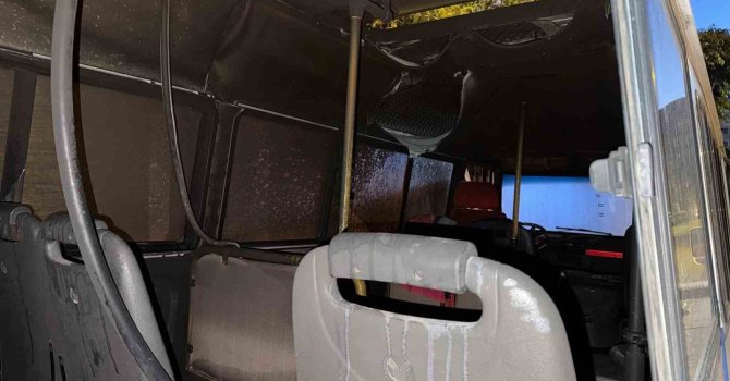 Alanya’da mobilya dükkanını ve kullanılmayan yolcu taşıma servisini ateşe veren kadın yakalandı