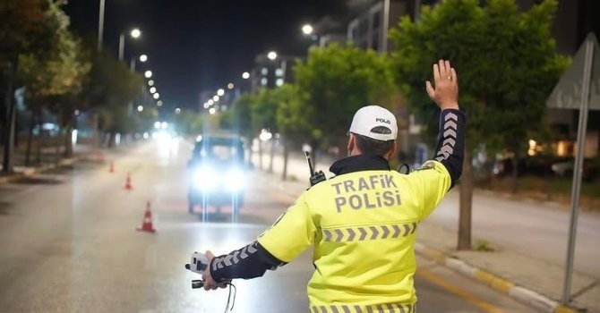 Isparta’da modifiyeli araçlara gece denetimi