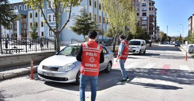 Isparta’da okul önleri ve kalabalık alanlarda denetim