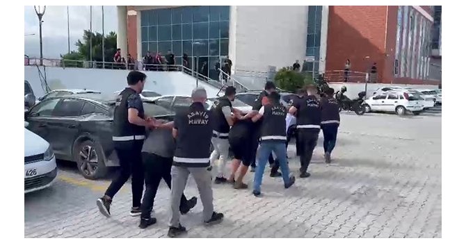 63 yaşındaki kadının pompalı tüfekle öldürüldüğü komşu kavgasına 5 tutuklama