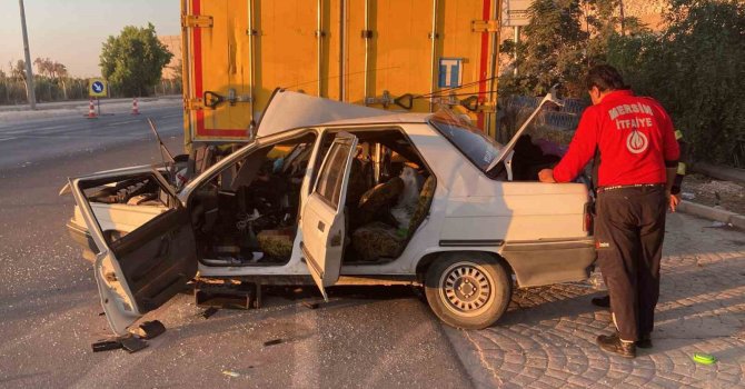 Tıra çarpan otomobilin sürücüsü hayatını kaybetti