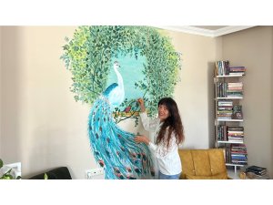 Hataylı ressam, YouTube’dan video izleyerek öğrendiği soğuk porselen sanatıyla resmi birleştiriyor