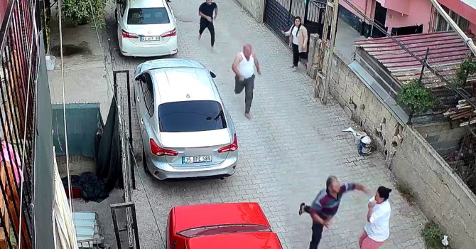 Kaçan şahsı tutmaya çalışan kadın yumruk yedi