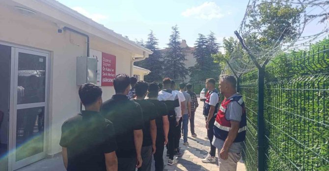 Isparta’da 81 yabancı uyruklu düzensiz göçmen yakalandı