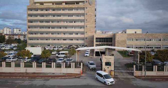 Engelli vatandaşın evini satıp parayı kız arkadaşının hesabına aktaran emlakçı yakalandı