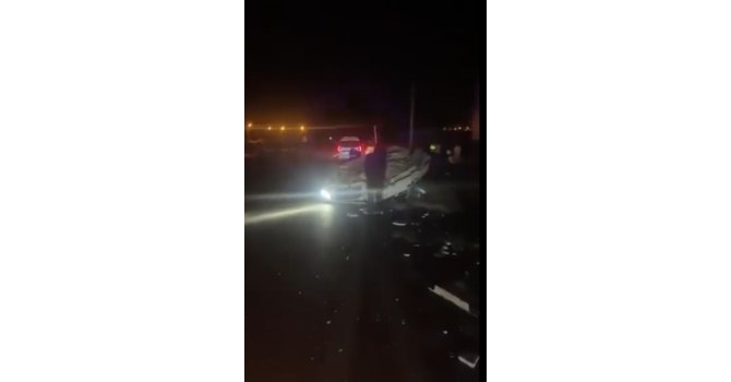 Mermer bloklara çarpan otomobilin sürücüsü yaralandı