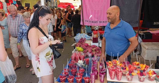 Antalya’da perşembe pazarına Alman turist akını