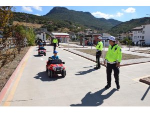 Burdur’da öğrencilere trafik güvenliği eğitimi