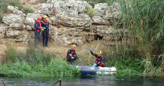 Su teresi toplarken, otlara takılmış şekilde ceset buldular