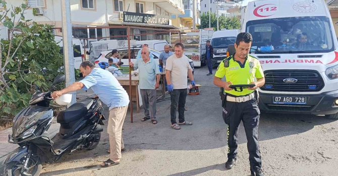 Manavgat’ta devrilen motosikletin sürücüsü yaralandı