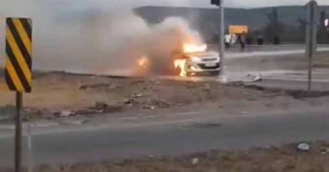 Osmaniye’de otomobil alev topuna döndü