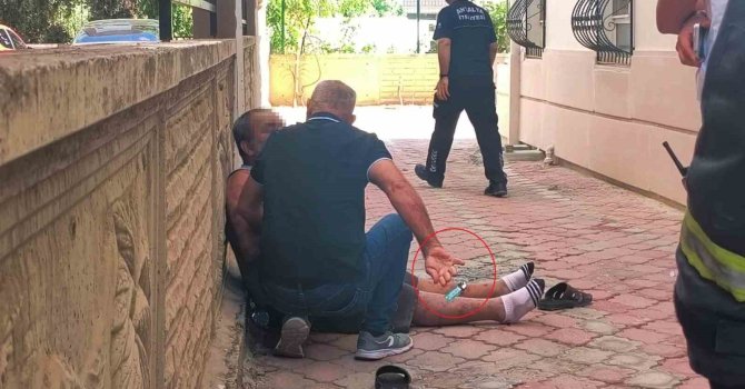 Eline aldığı tiner şişesi ve çakmakla kendini yakmak istedi