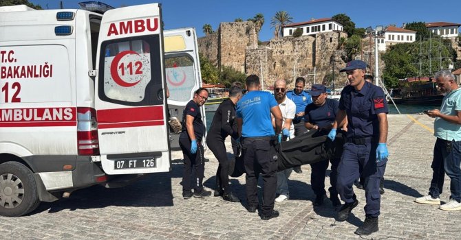 Antalya’da falezlerden düşen genç kız hayatını kaybetti