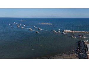 Adana’da tekneler Küresel Sumud Filosu’na destek için Akdeniz’e açıldı