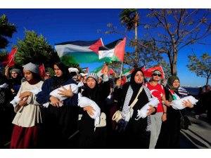 Binlerce Antalyalı Gazze için yürüdü