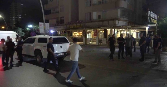 Adana’da pastaneye pimi çekilmemiş el bombası atıldı